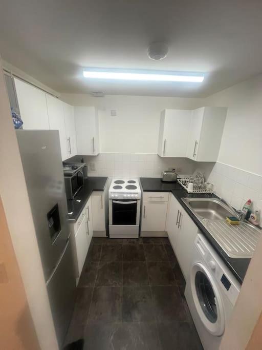 Lovely Spacious Entire 1 Bedroom Apartment - New Management Λονδίνο Εξωτερικό φωτογραφία
