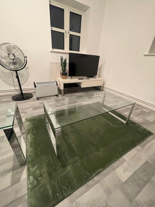 Lovely Spacious Entire 1 Bedroom Apartment - New Management Λονδίνο Εξωτερικό φωτογραφία