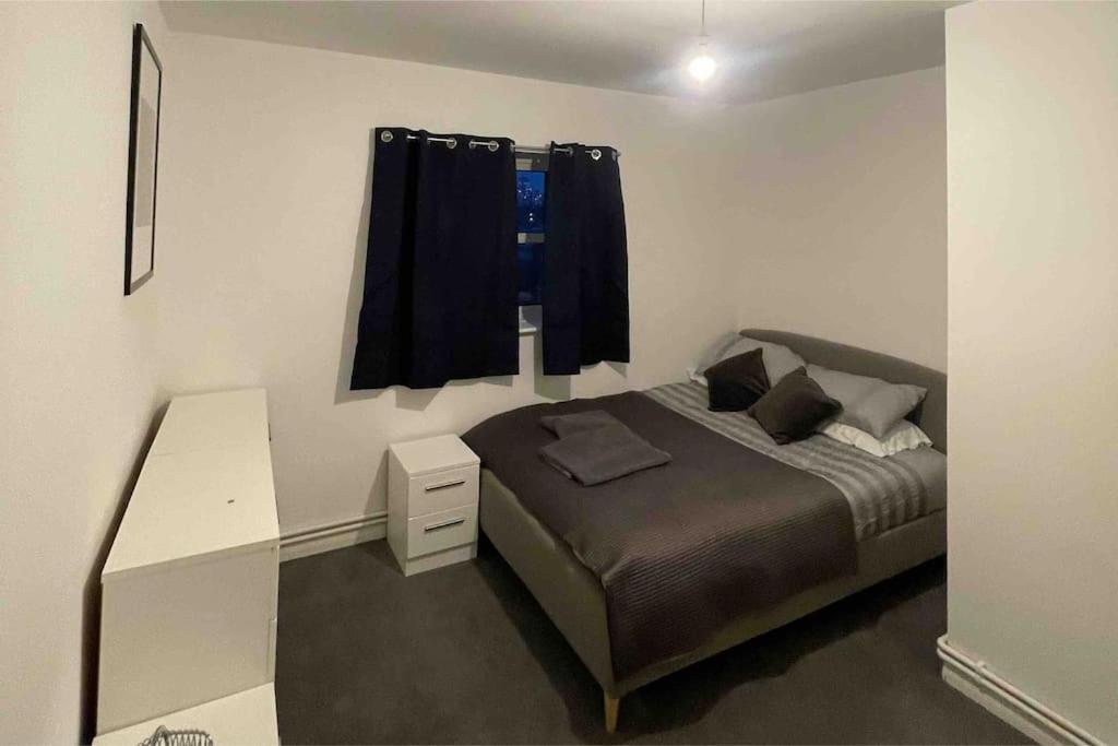 Lovely Spacious Entire 1 Bedroom Apartment - New Management Λονδίνο Εξωτερικό φωτογραφία